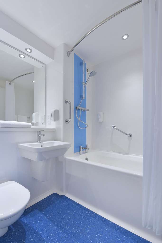 Travelodge Stoneycroft Hotel 3*